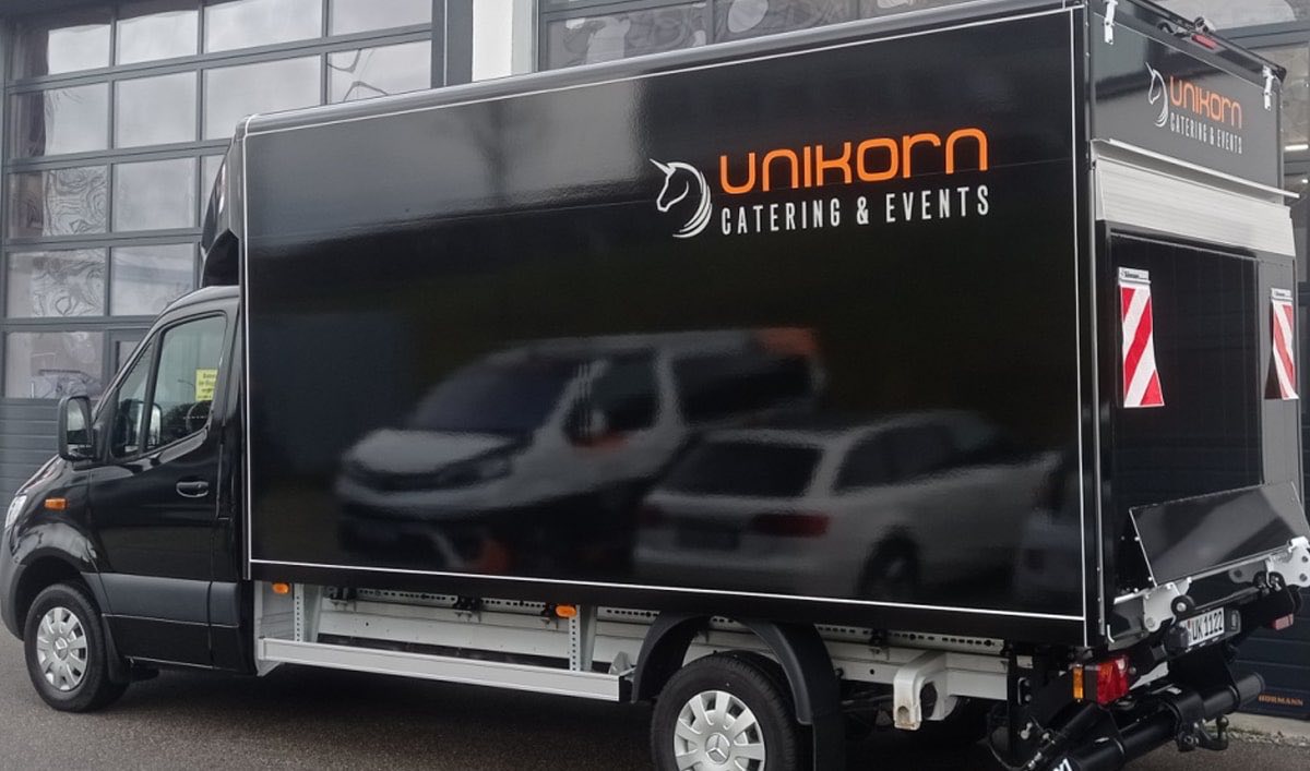 Catering-Fahrzeug mit foliertem Kofferaufbau – nachher