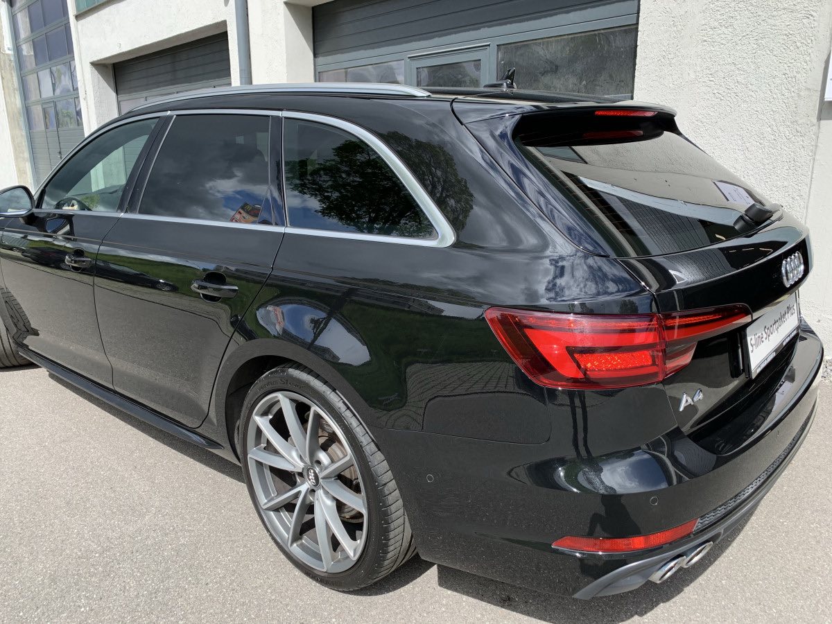 Audi Avant mit getönten hinteren Scheiben