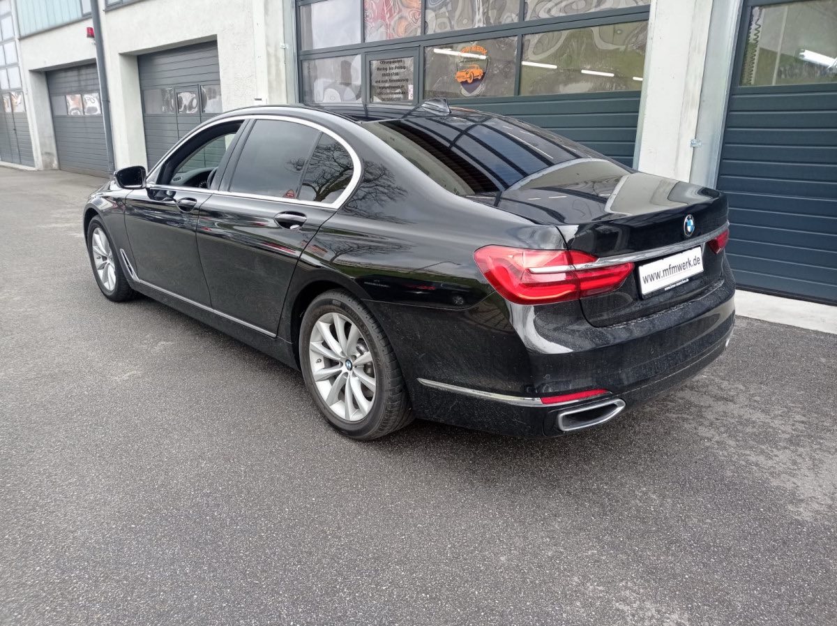 BMW Limousine mit Scheibentönung